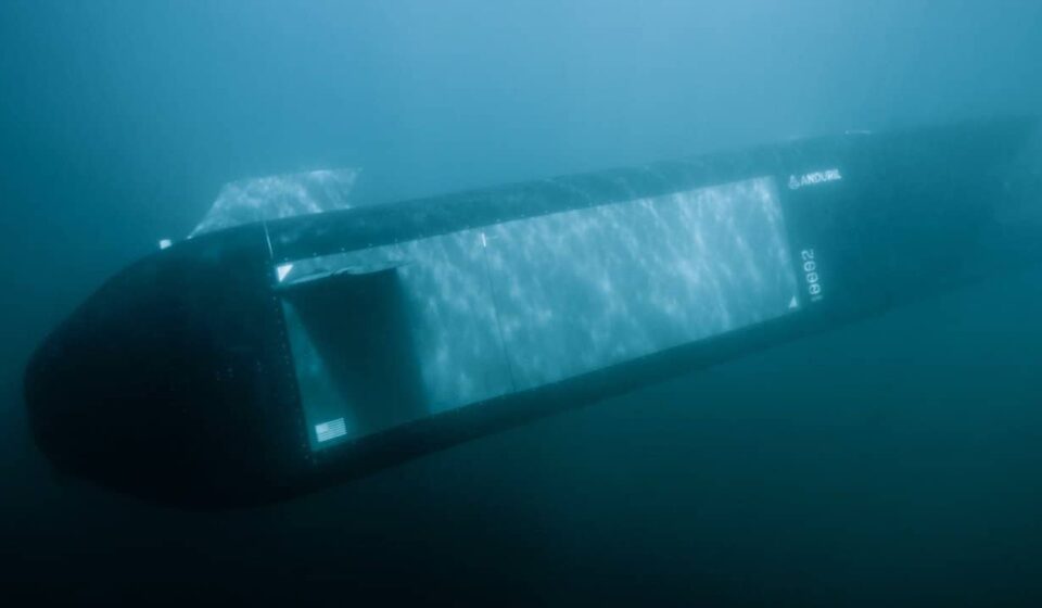 Marinha dos EUA escolhe submarino robô para lançar enxames de drones subaquáticos