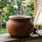 Truque indiano com barro refresca a casa e reduz até 15°C sem ventilador
