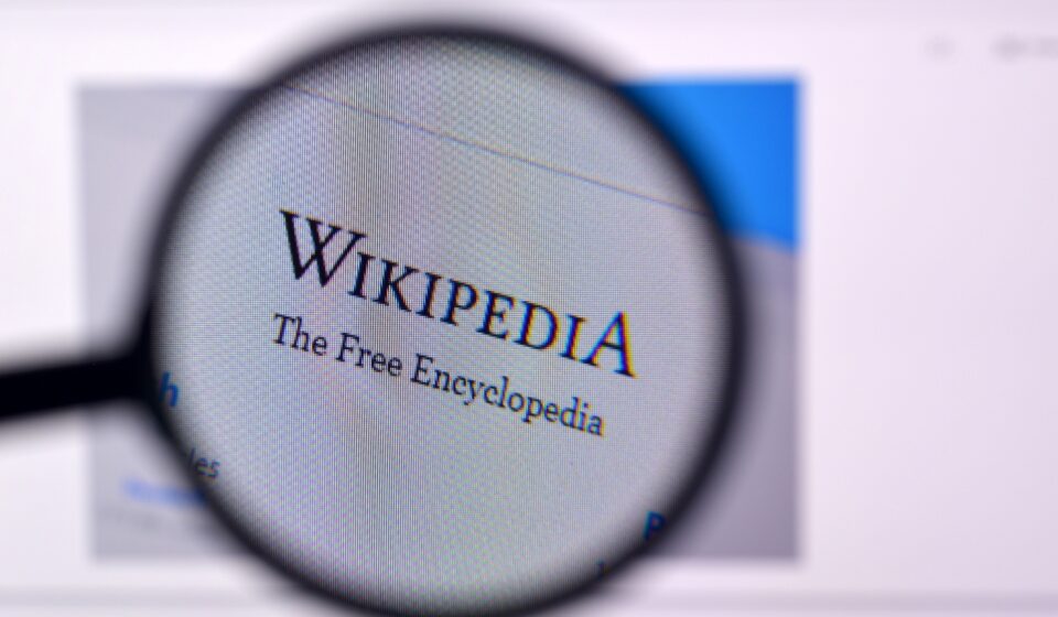 Wikipédia bane artigos escritos por IA