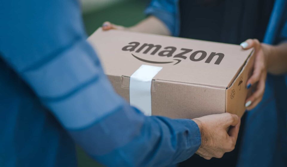 Amazon lança IA que faz entrevistas de emprego e acelera contratações em massa