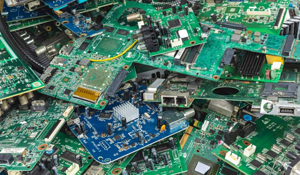 Brasil é o quinto país que mais produz lixo eletrônico no mundo; veja como descartar o seu