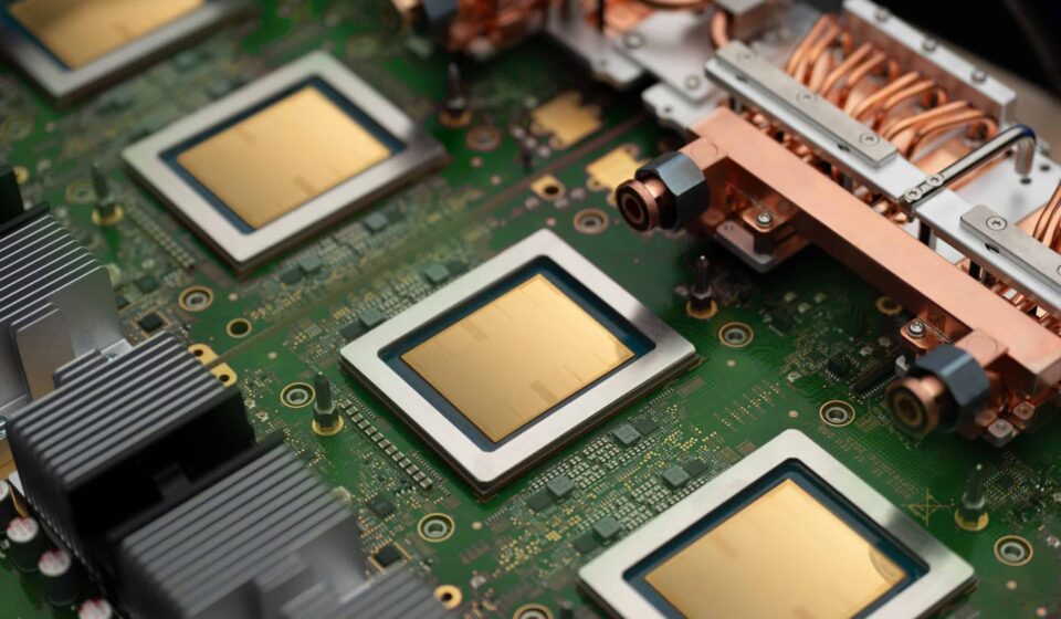 Conheça o TPU 8t e TPU 8i: os novos processadores do Google focados em IA