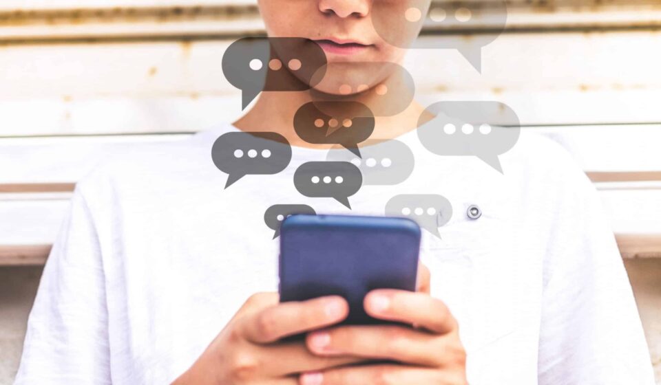 Grécia vai banir menores de 15 anos das redes sociais e usar app estatal de vigia