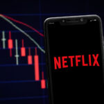 Netflix divulga receita acima do esperado, mas enfrenta queda de ações e saída do presidente