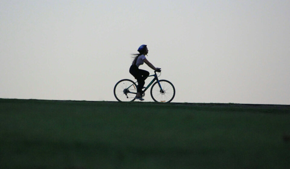 Por que nunca esquecemos como andar de bicicleta?
