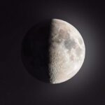 Por que o lado oculto da Lua é tão diferente da face que vemos?