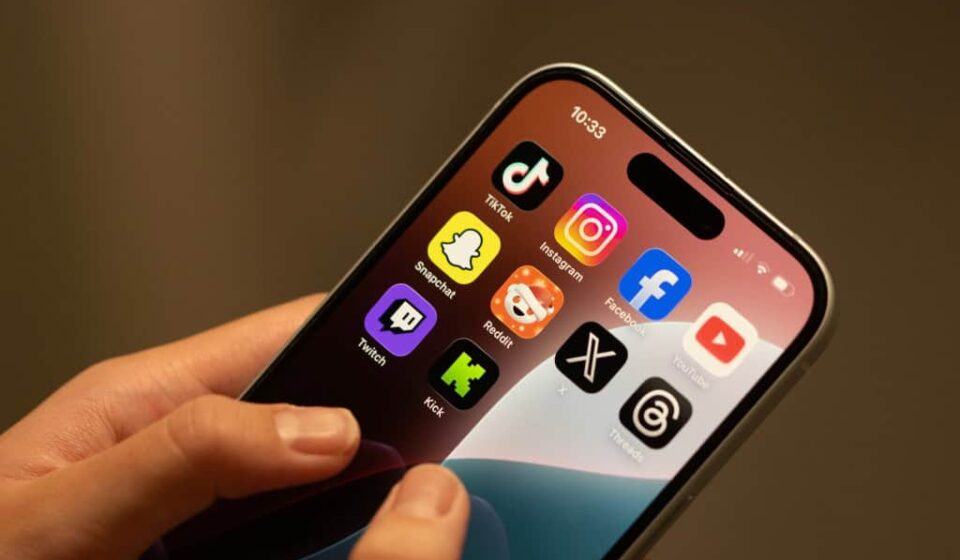 Redes sociais: Europa quer adoção rápida de aplicativo de verificação de idade