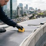 Revolução tecnológica nos painéis solares: Eles serão autoadesivos, flexíveis e mais finos que um fio de cabelo