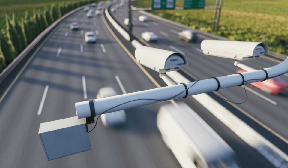 Seu Direito Digital: projeto que proíbe radar escondido avança na Câmara