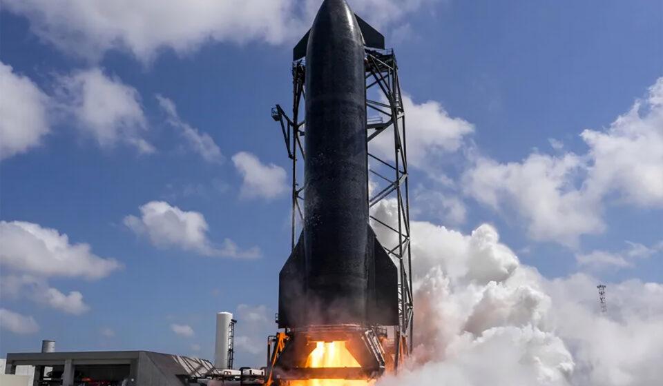 SpaceX aciona os motores da versão mais potente do foguete Starship pela primeira vez