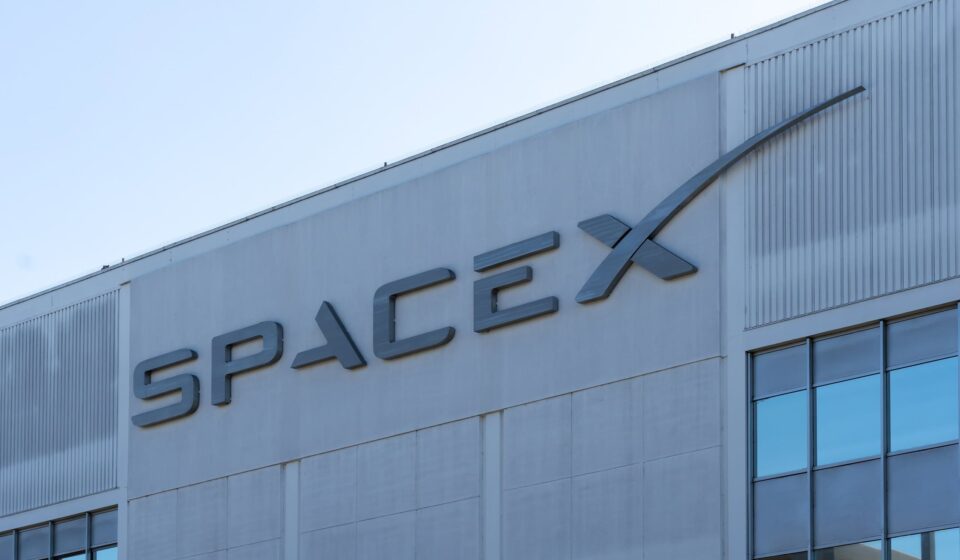 SpaceX avança com projeto para entrar na bolsa de valores, diz agência