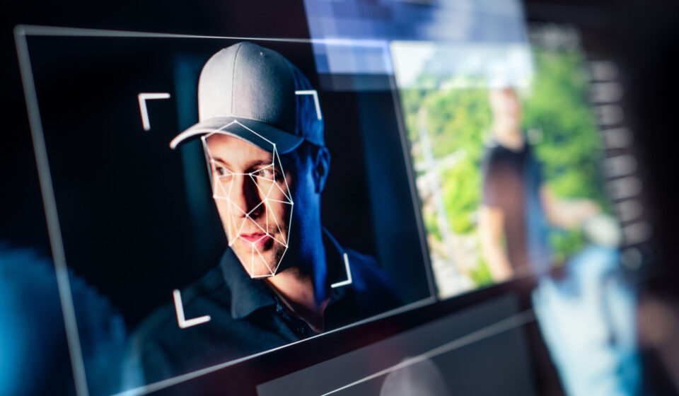 Startups usam deepfakes para ensinar IAs a não serem enganadas por… deepfakes