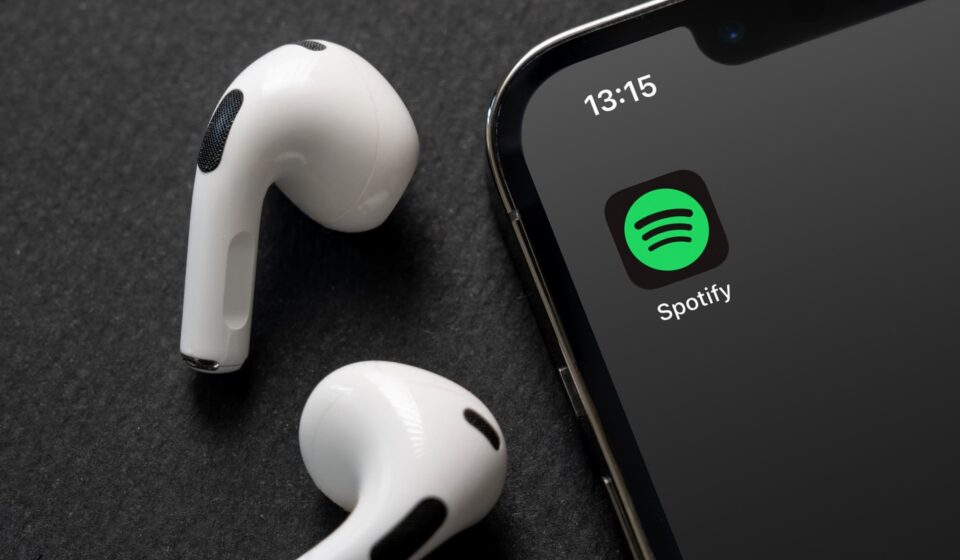 Taylor Swift, Bad Bunny e mais: confira quais artistas, álbuns e músicas foram os mais tocados no Spotify