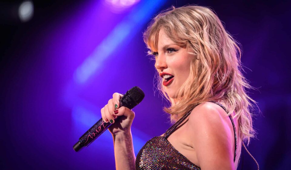 Taylor Swift registra voz e imagem como marca nos EUA para se proteger da IA
