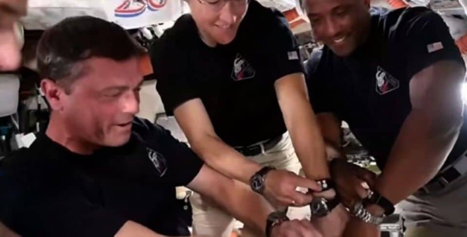 Tecnologia nacional na Lua: o relógio brasileiro que acompanhou os astronautas da Artemis 2