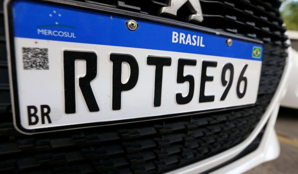 Vou ter que mudar a placa do meu carro? Entenda novo projeto em discussão