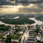 A cidade que cresceu 300%, afunda 4cm por ano e ainda assim representa a última esperança de 390 bilhões de árvores