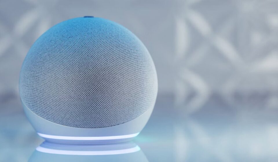 Alexa+ agora cria podcasts inteiros sobre qualquer assunto via inteligência artificial