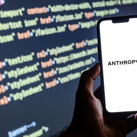 Anthropic firma parceria por agente de IA que combate crimes financeiros