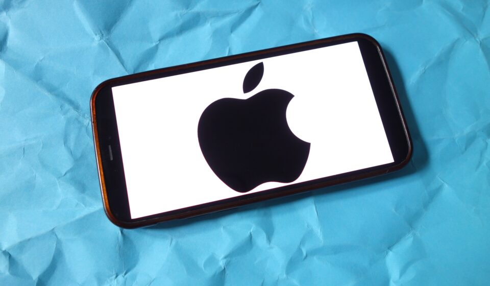 Apple: John Ternus pode investir dinheiro da empresa de forma diferente de Tim Cook