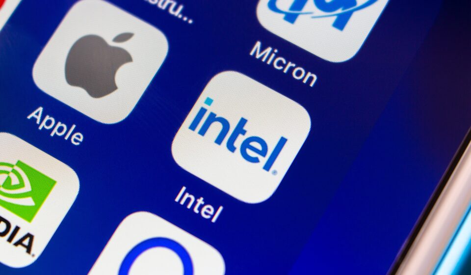Apple e Intel fecham acordo preliminar para fabricação de chips; Trump “apadrinha”
