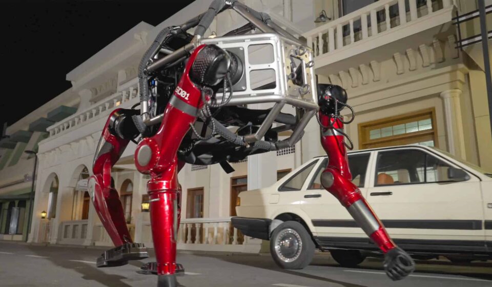 China apresenta robô gigante pilotável estilo Transformers