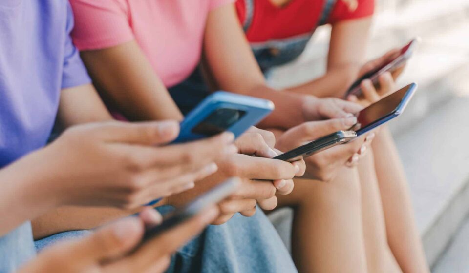 Debate sobre classificação de redes sociais ganha força no Brasil