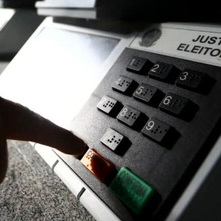 Eleições 2026: IA cria ‘eleitores sintéticos’ e faz em horas o trabalho de dias