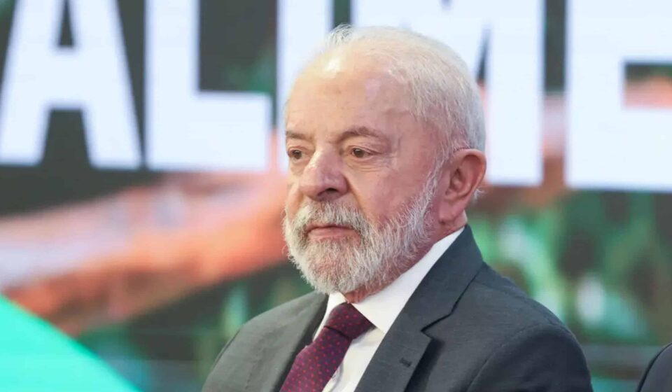 Governo anuncia fim da “taxa das blusinhas” sobre itens importados