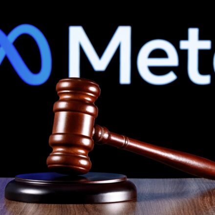 Meta volta a julgamento nesta segunda; big tech é acusada de viciar jovens