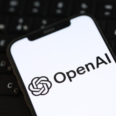 OpenAI lança modelos de áudio para tarefas de voz em tempo real