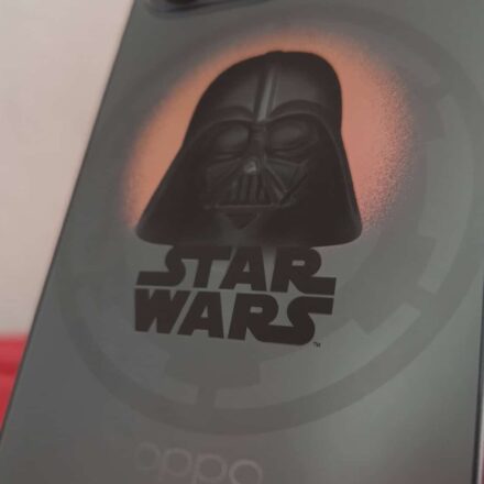 Review: Oppo Reno 14F Dark Side Edition tem hardware de qualidade e design inspirado em Star Wars
