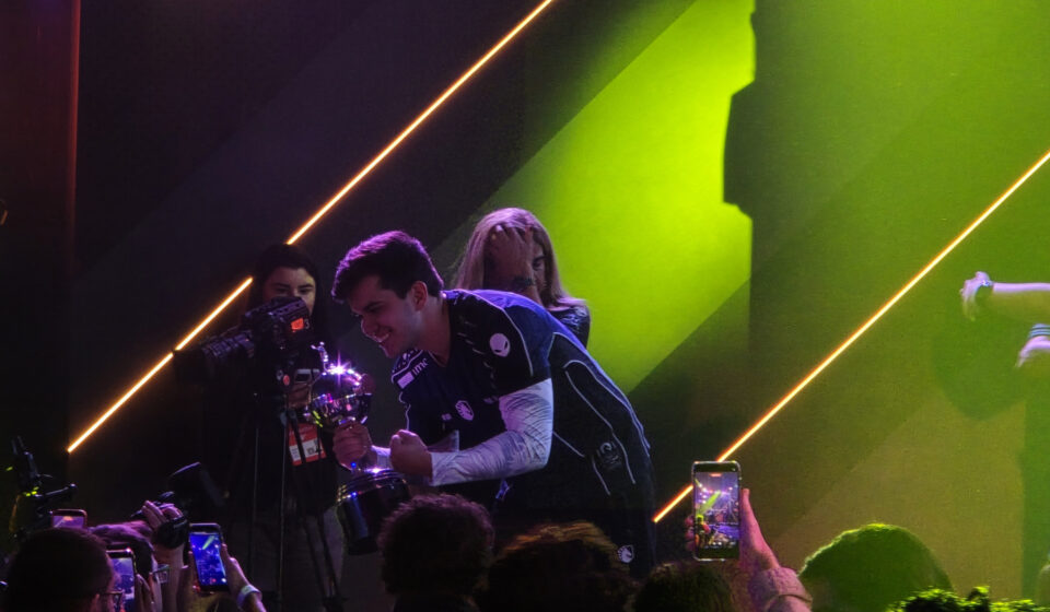 eLibertadores: Paulo Neto leva título na gamescom latam 2026