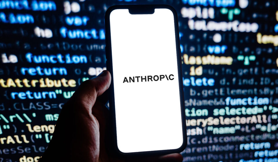 Após impasse regulatório, EUA liberam acesso parcial a modelo de IA da Anthropic