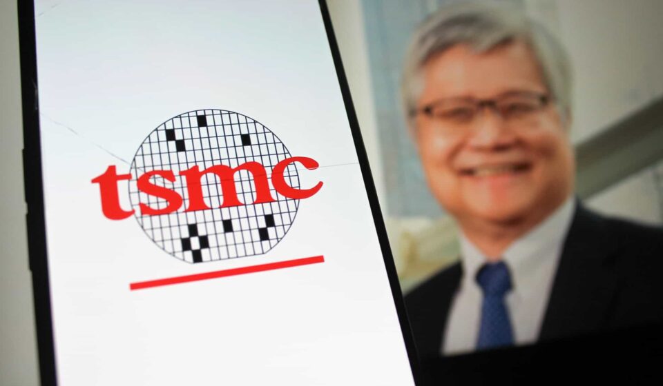 Demanda por chips de IA supera capacidade da TSMC, diz CEO