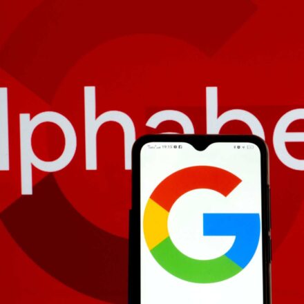 Dona do Google anuncia venda de ações para investir em IA