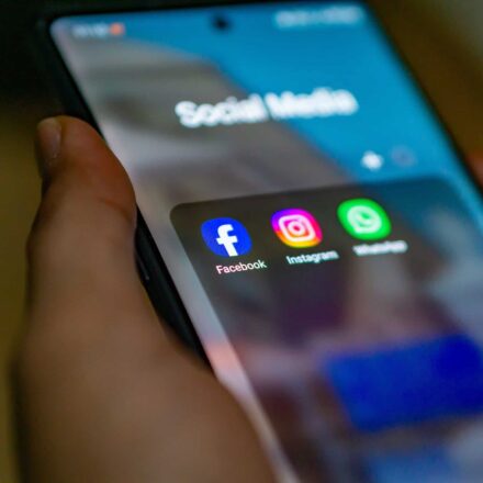Fim de uma era: redes sociais já são a principal fonte de notícias