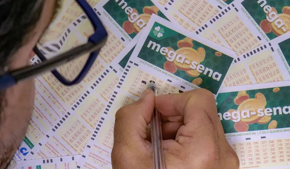 Mega-Sena pode sortear R$ 32 milhões neste sábado