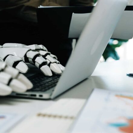 O que está por trás das demissões atribuídas à inteligência artificial?