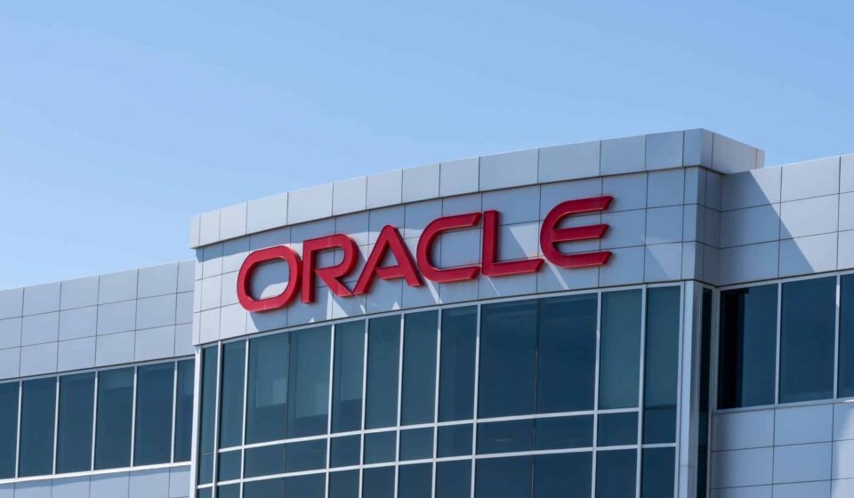 Oracle demite 21 mil pessoas enquanto aposta tudo em IA
