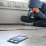 Por que o mundo começa a banir redes para adolescentes – e o que o Brasil está fazendo