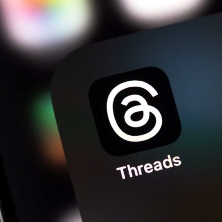 Threads alcança 500 milhões de usuários e amplia controle de feed e comunidades na plataforma da Meta