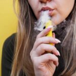 Vape ilegal: vídeos no TikTok ensinam menores a driblar leis e somam milhões de curtidas