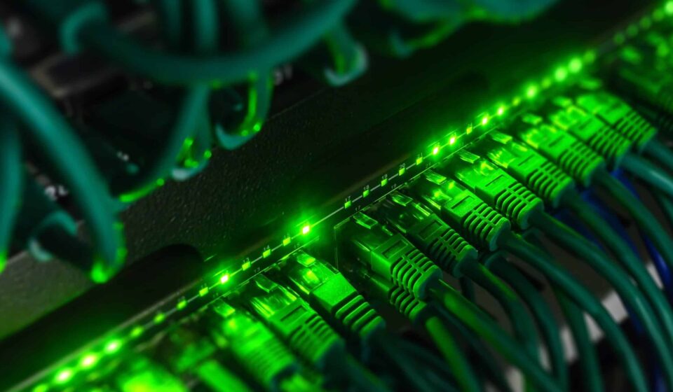 Apagão digital? Reino Unido vai monitorar de perto Microsoft, Google, Amazon e Oracle