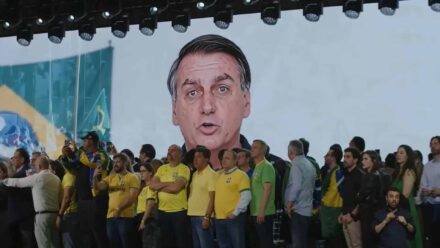 Eleições 2026: o que um candidato pode fazer com IA? E o que não pode?