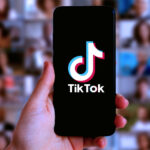 Europa acusa TikTok de expor crianças a riscos na plataforma