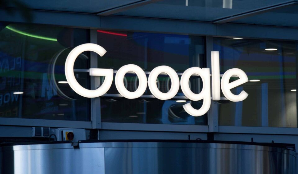 Google aponta que IA amplia trabalho humano e não substitui empregos