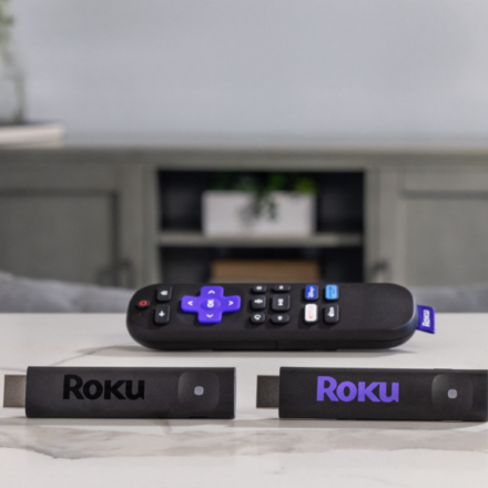 Ilustração de dispositivos stick da Roku