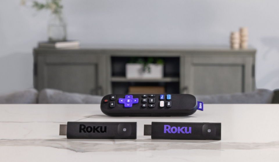 Ilustração de dispositivos stick da Roku