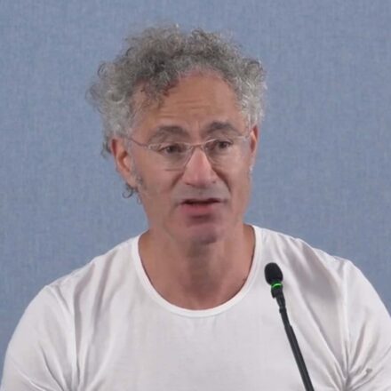 CEO da Palantir chama setor de IA de “marxista” após lucro de R$ 5,6 bi
